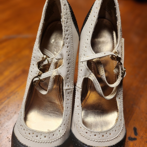 LC Heels - Picture 3 of 4